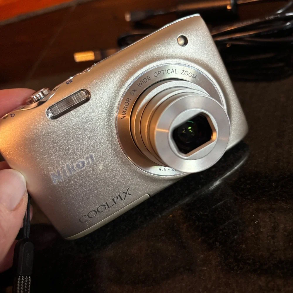 Nikon COOLPIX S3100 Digital Camera 14 MP‎ 5X Nikon Wide Angle Optical Zoom